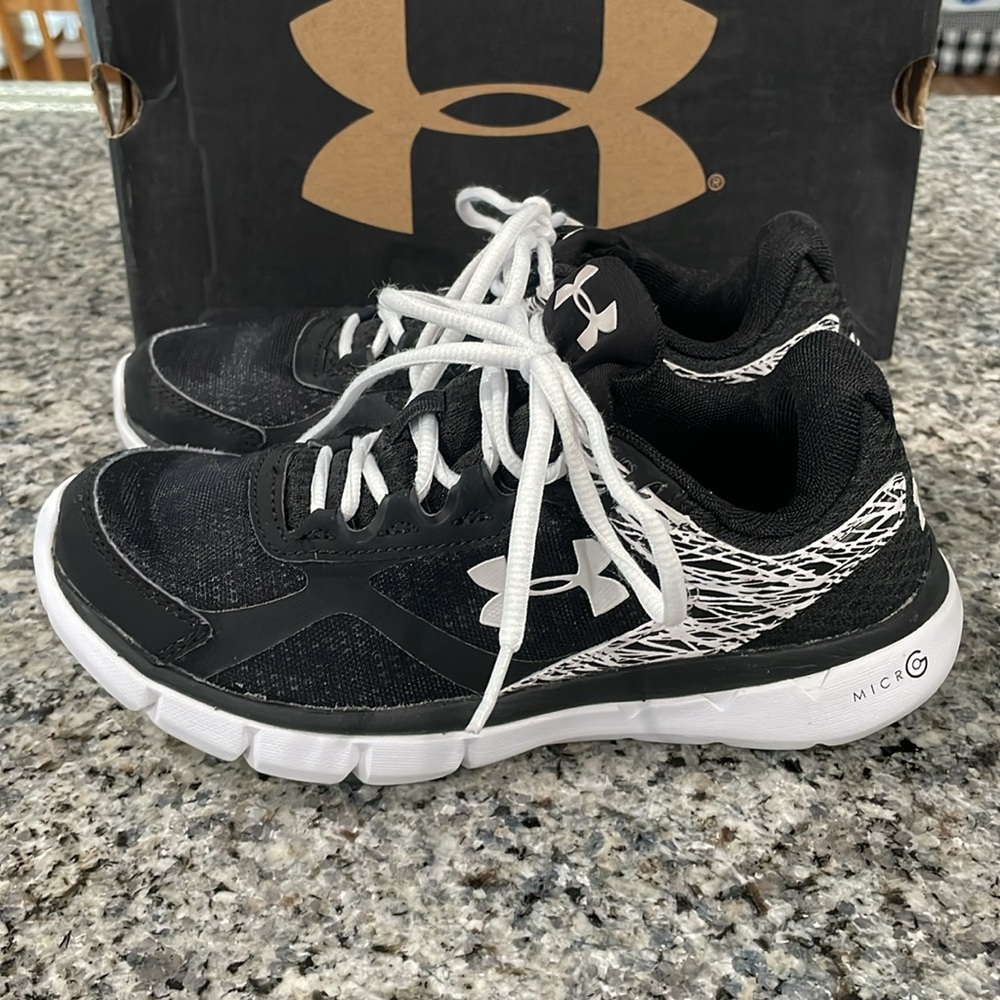 Under Armour Running Shoes - Picture 4 of 10